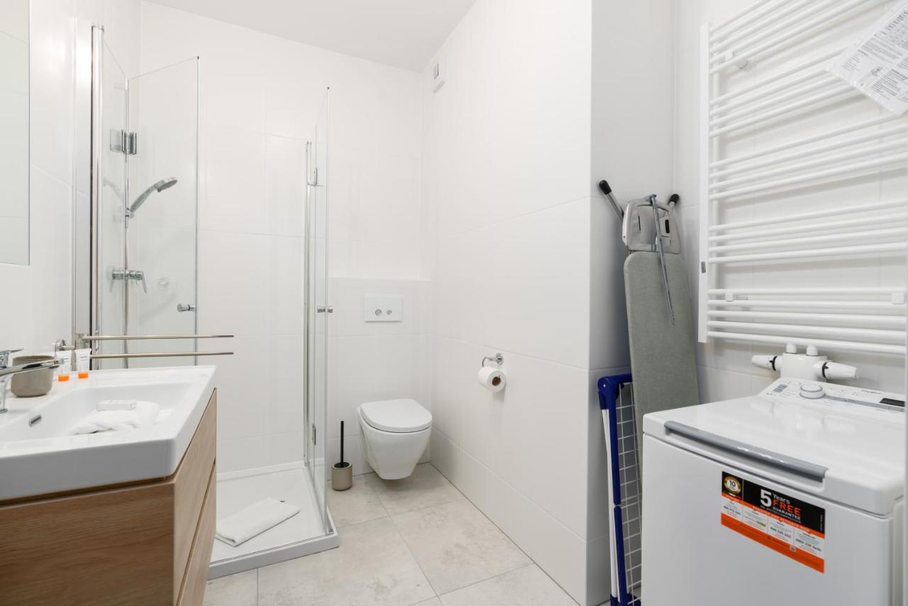 Premium Airport By Renters